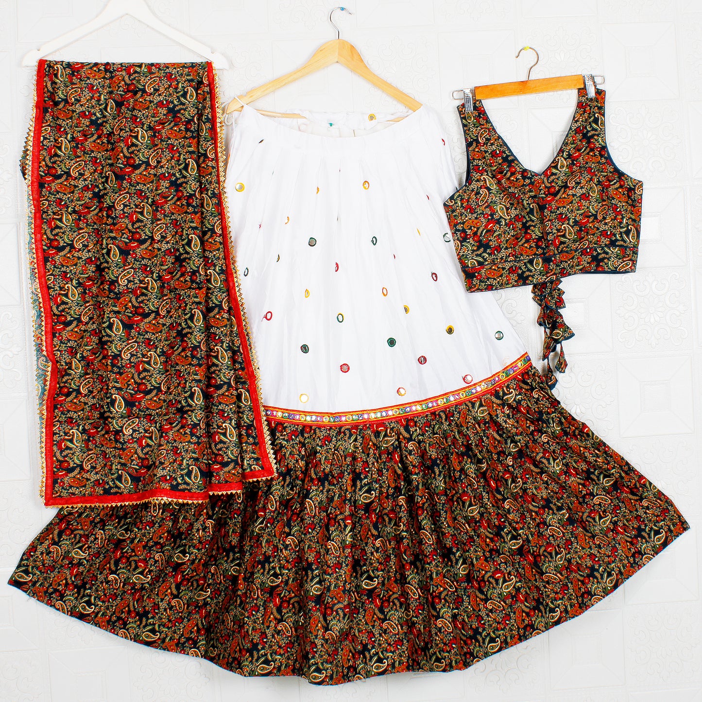 White and Maroon Traditional Gujarati Chaniya Choli/Lehenga Dress, Lehenga with Mirror work, embroidery, Dandiya Dress, Navaratri Pooja
