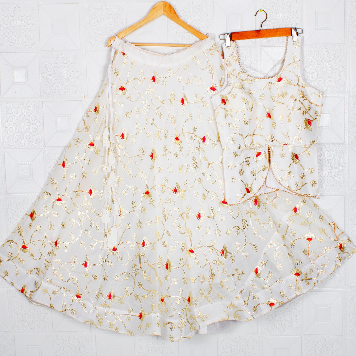 White and red Floral Gujarati Chaniya Choli/Lehenga Dress, Lehenga, embroidery, Dandiya Dress, Navaratri Pooja, With Embroidery