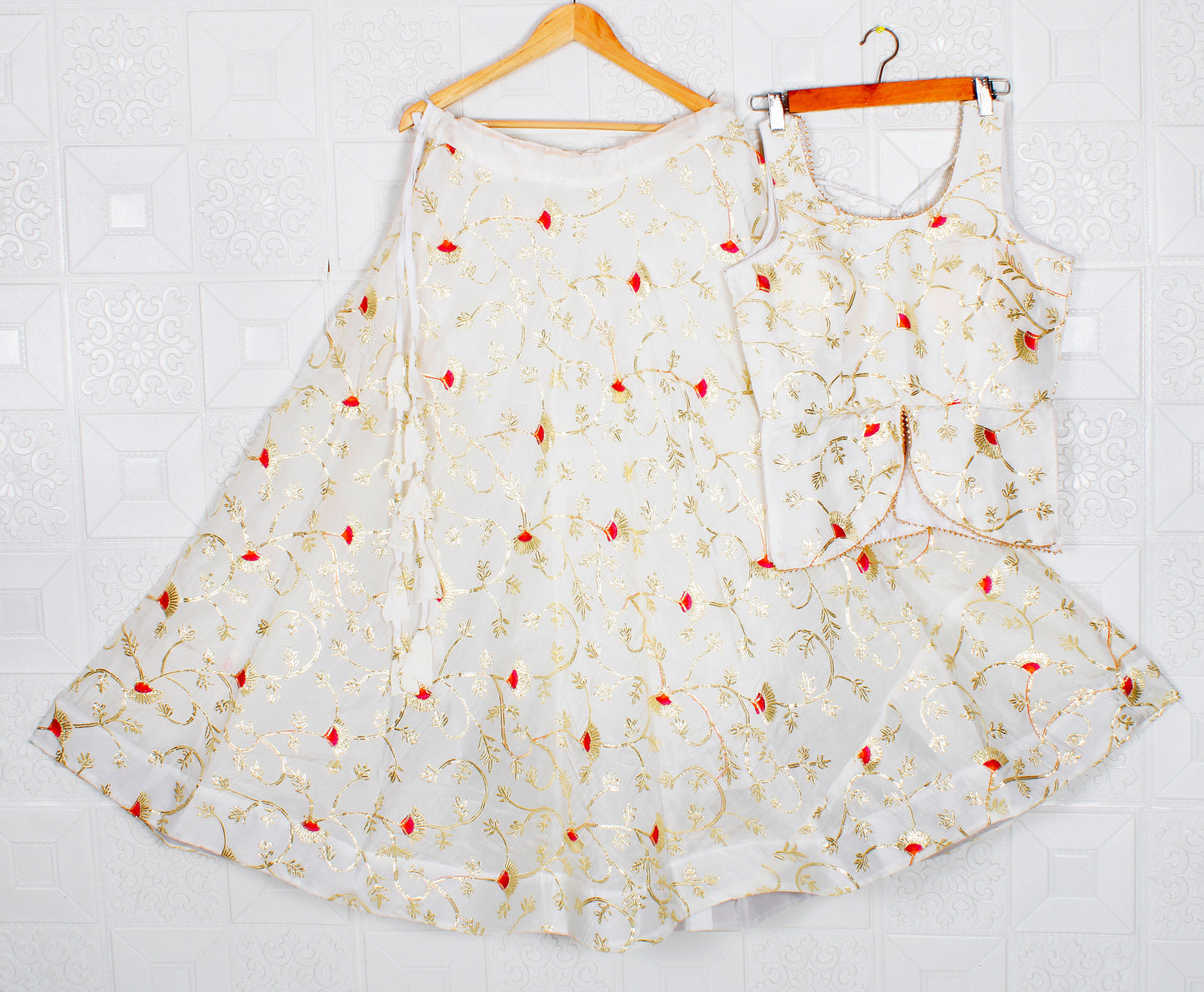White and red Floral Gujarati Chaniya Choli/Lehenga Dress, Lehenga, embroidery, Dandiya Dress, Navaratri Pooja, With Embroidery