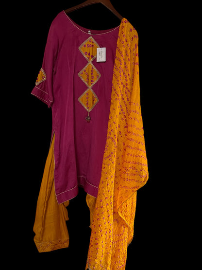 Traditional Punjabi Patiala salwar suit featuring a magenta Art Silk kameez and mustard patterned Banarasi dupatta.